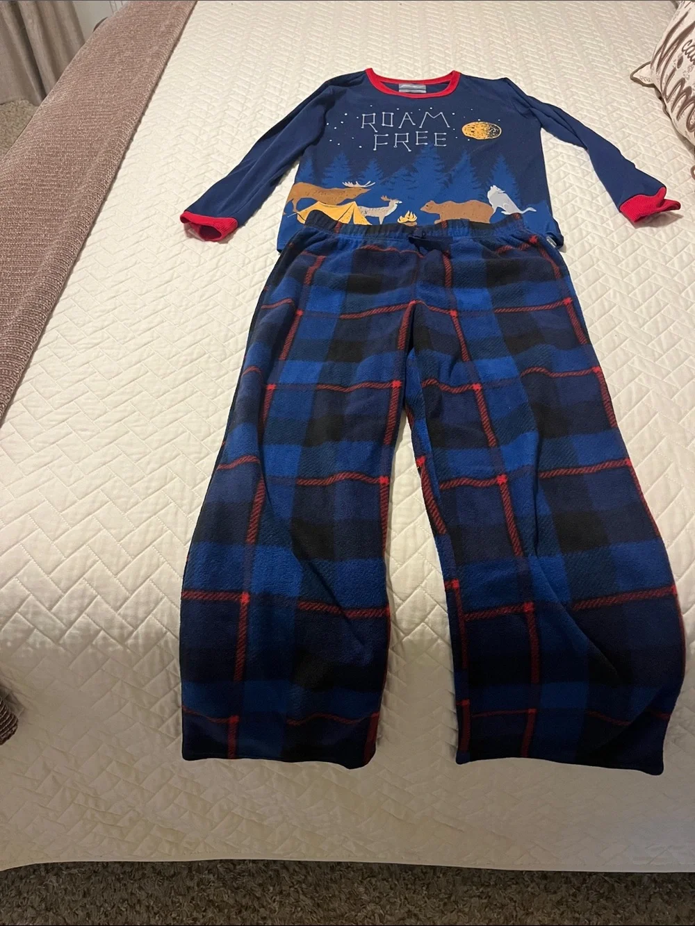 Kids Navy and Red 'Roam Free' Two-Piece Pajama Set